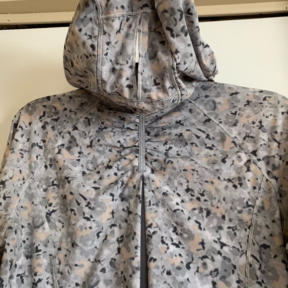 lululemon top - Picture 4 of 4